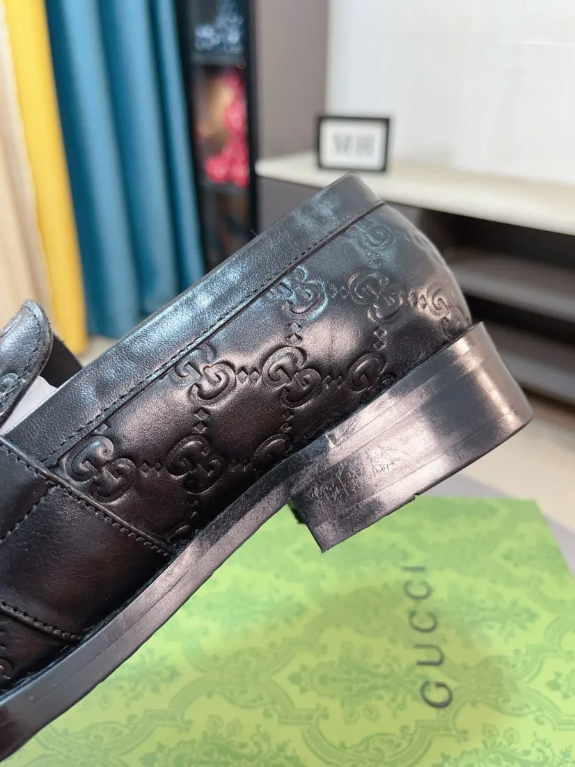 Factory price 500🌹🌹 [GUCCI Gucci] A new style of formal men's leather shoes is coming~ The original quality upper is made of cowhide imported from Italy + soft and delicate leather, comfortable and soft first-layer cowhide lining, rubber wear-resistant outsole, the shoe shape is dignified and domineering, and the luxury charm cannot be concealed! The natural and free nouveau riche leads the trend. Code number: 38-44